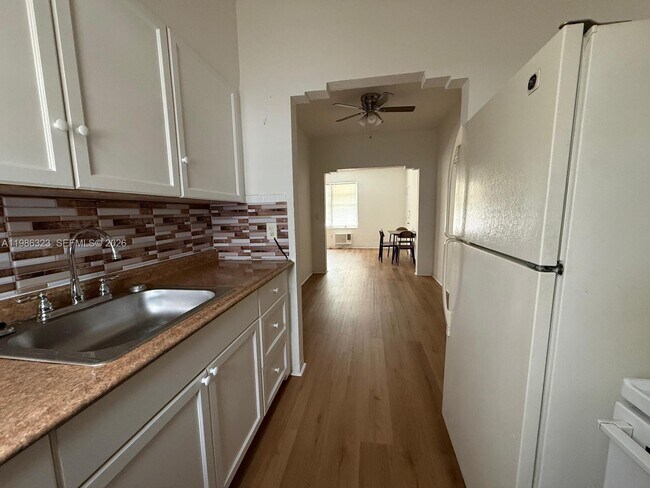 Building Photo - 6830 Harding Ave