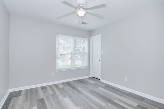 Building Photo - 4 Bedroom Ranch