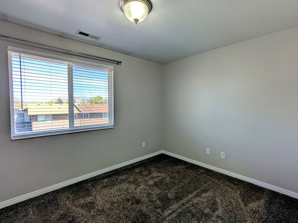 Building Photo - 2785 W 5525 S