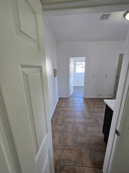 Building Photo - 2284 Kearney Ave