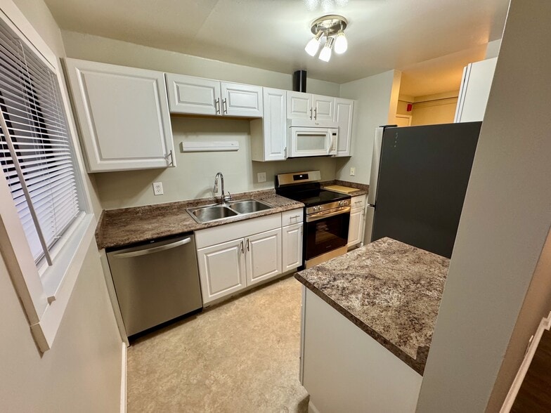 Building Photo - 400 Taylor Ave NW