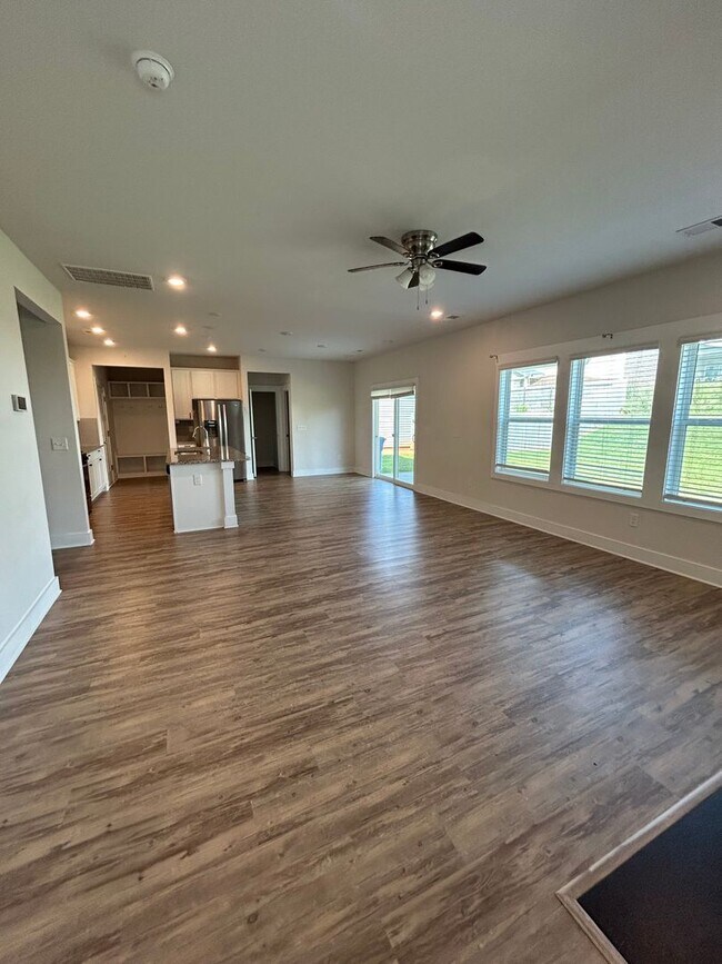 Building Photo - 114 Pewter Cir