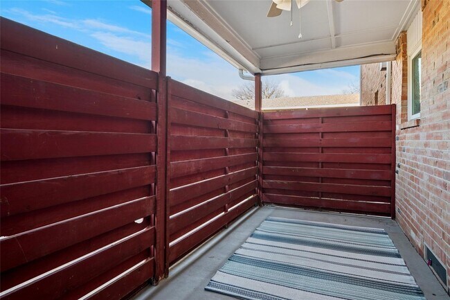 Building Photo - 6037 Sandhurst Ln