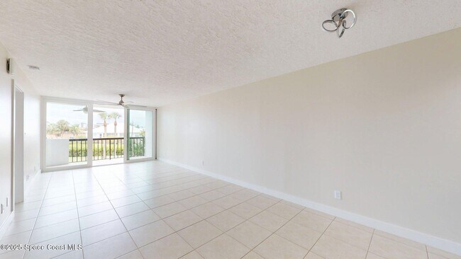 Building Photo - 300 Columbia Dr