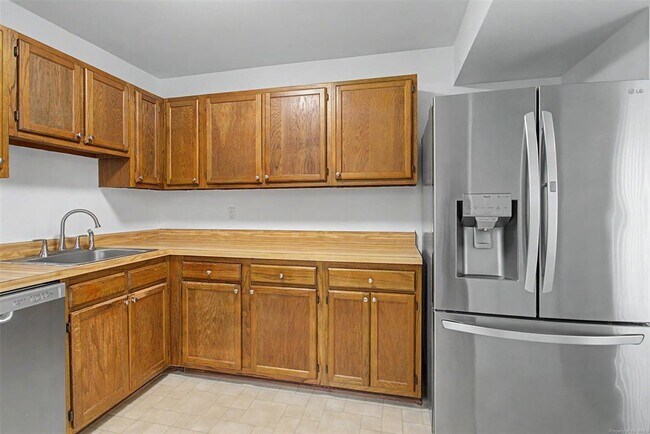 Building Photo - 285 Merrimac Trail