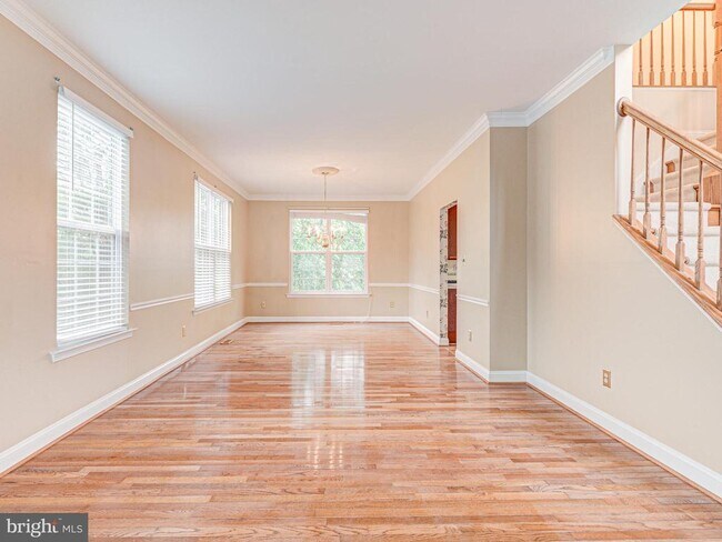 Building Photo - 817 Santmyer Dr SE