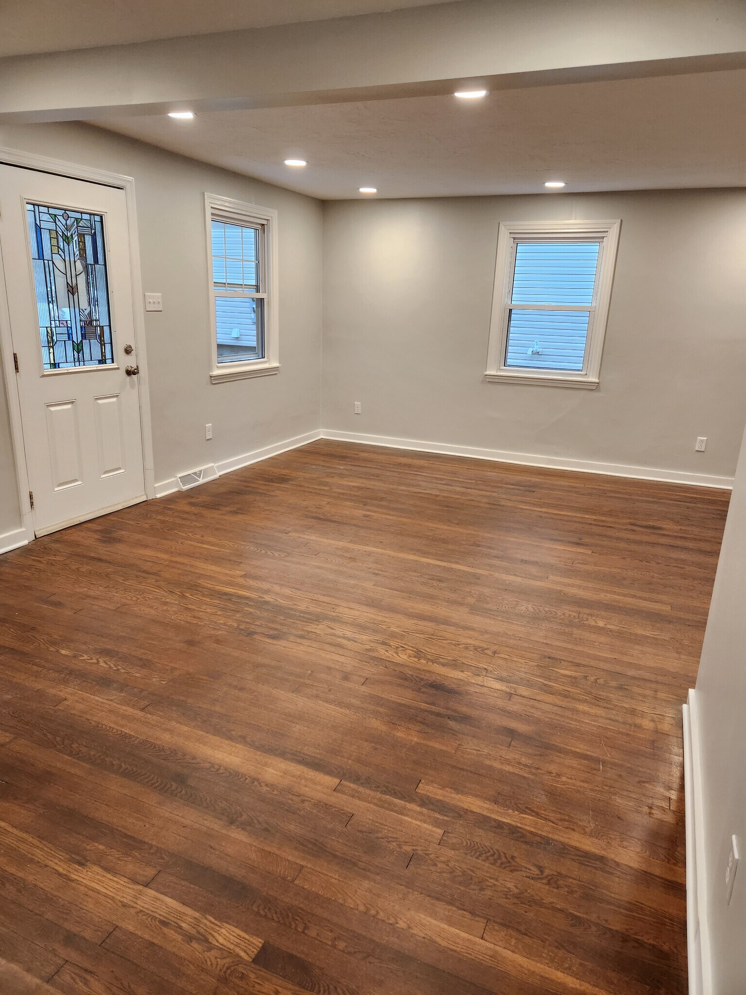 Living Room Open Spae - 905 Benton Ave