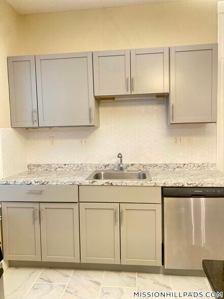 Building Photo - 10 Bucknam St