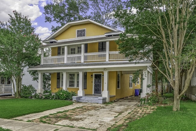 Building Photo - 409 Forest