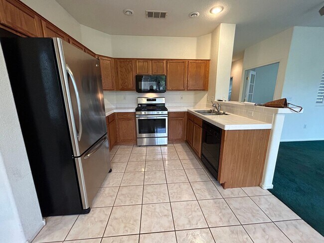 Building Photo - A Fabulous 3 Bedroom Home in Seven Hills