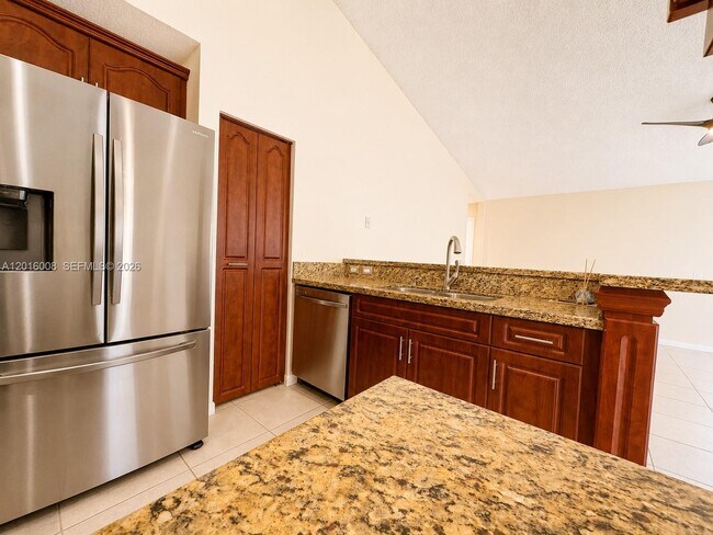 Building Photo - 854 San Remo Dr