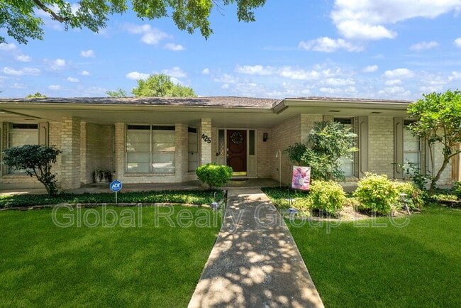 Building Photo - 425 Crestwood Dr
