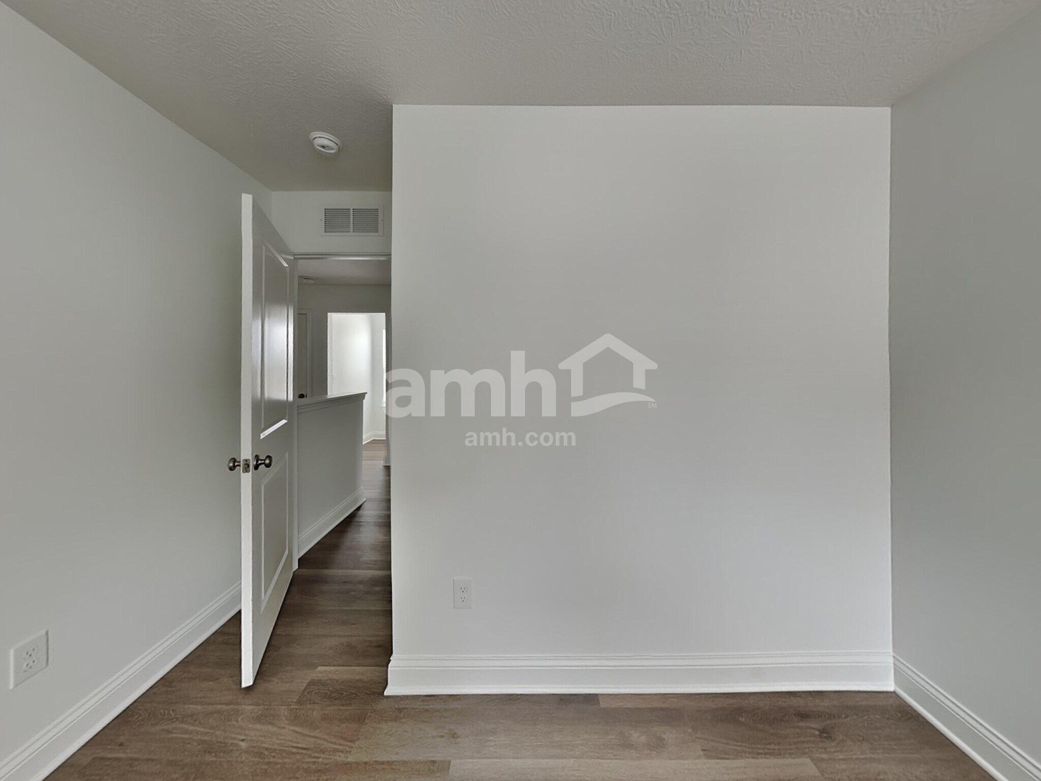 Building Photo - 301 Pne Hl Ct