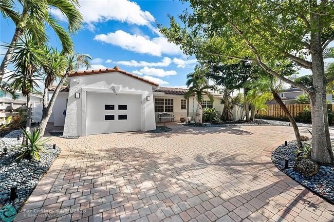 Building Photo - 530 SW 11th Ave