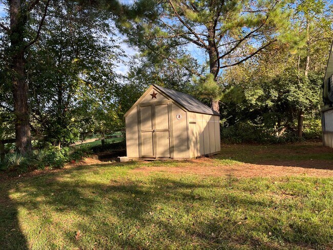 Cabin Storage Shed - 38472 Nixon Rd
