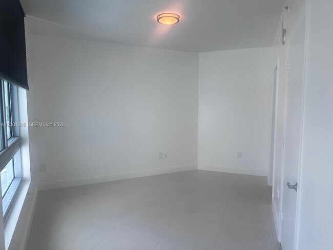 Building Photo - 350 S Miami Ave