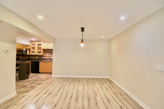 Building Photo - 12 Oak Creek Dr