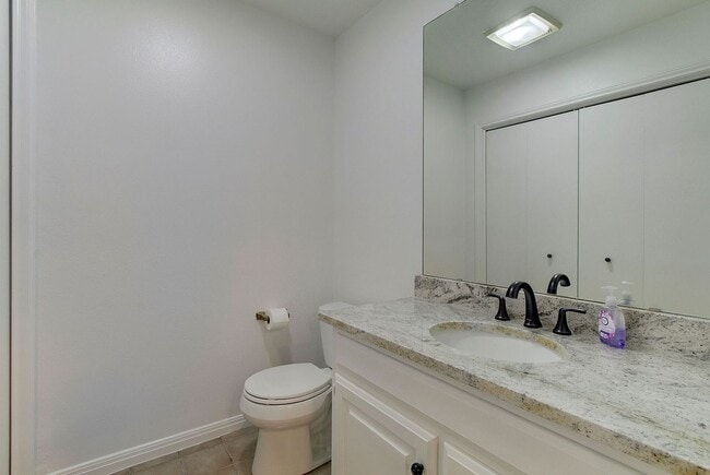 Building Photo - Foster Lane Town Homes NM
