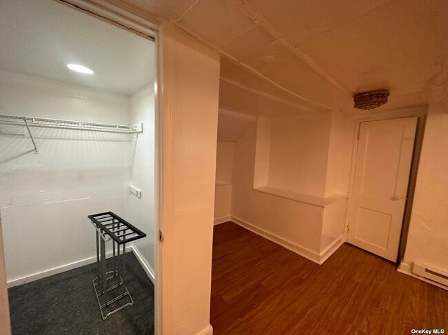 Building Photo - 147 Woodbine Ave