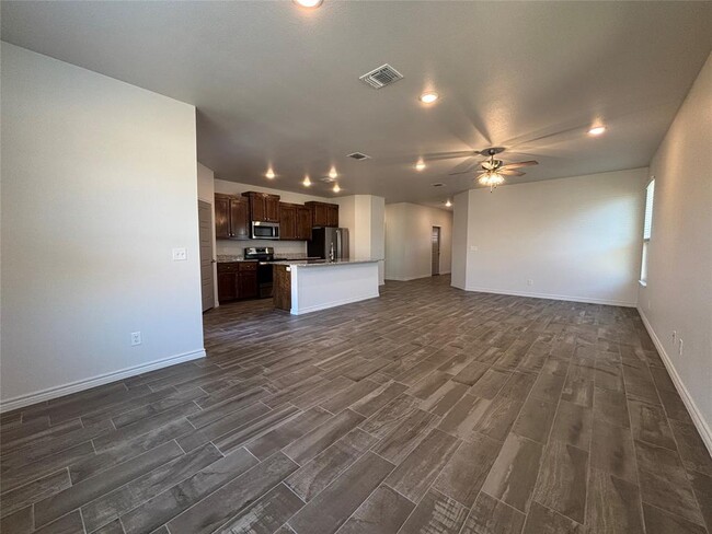 Building Photo - 722 Freedom Cir
