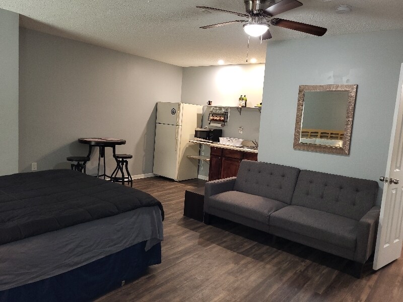 Building Photo - 8580 Springtree Road