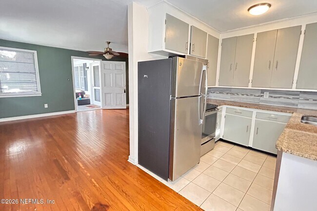 Building Photo - 55 Riberia St