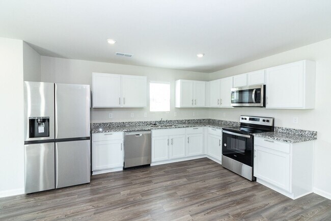 Building Photo - 104 Ashwood Ave