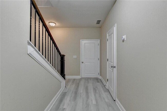 Building Photo - 2405 Tenor Ln