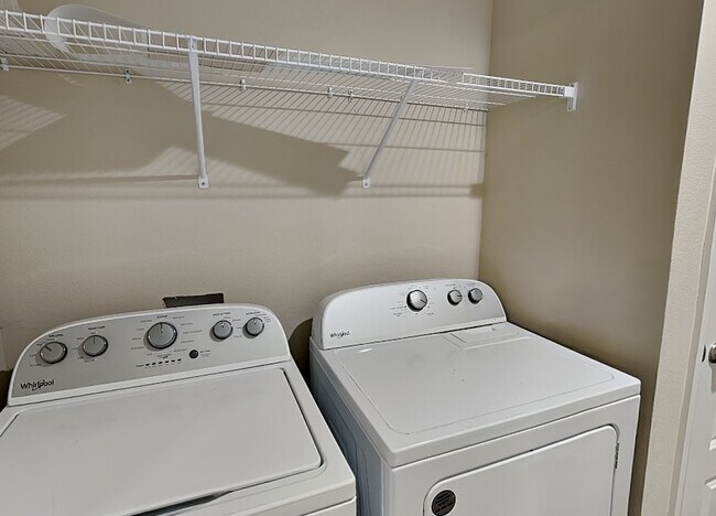 Building Photo - 904 W Rum Pl