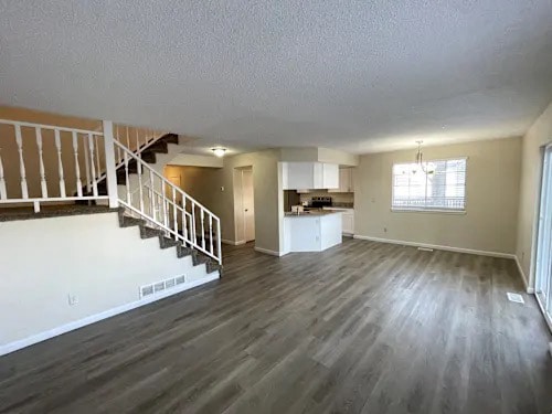 Building Photo - 6405 S Oak Way