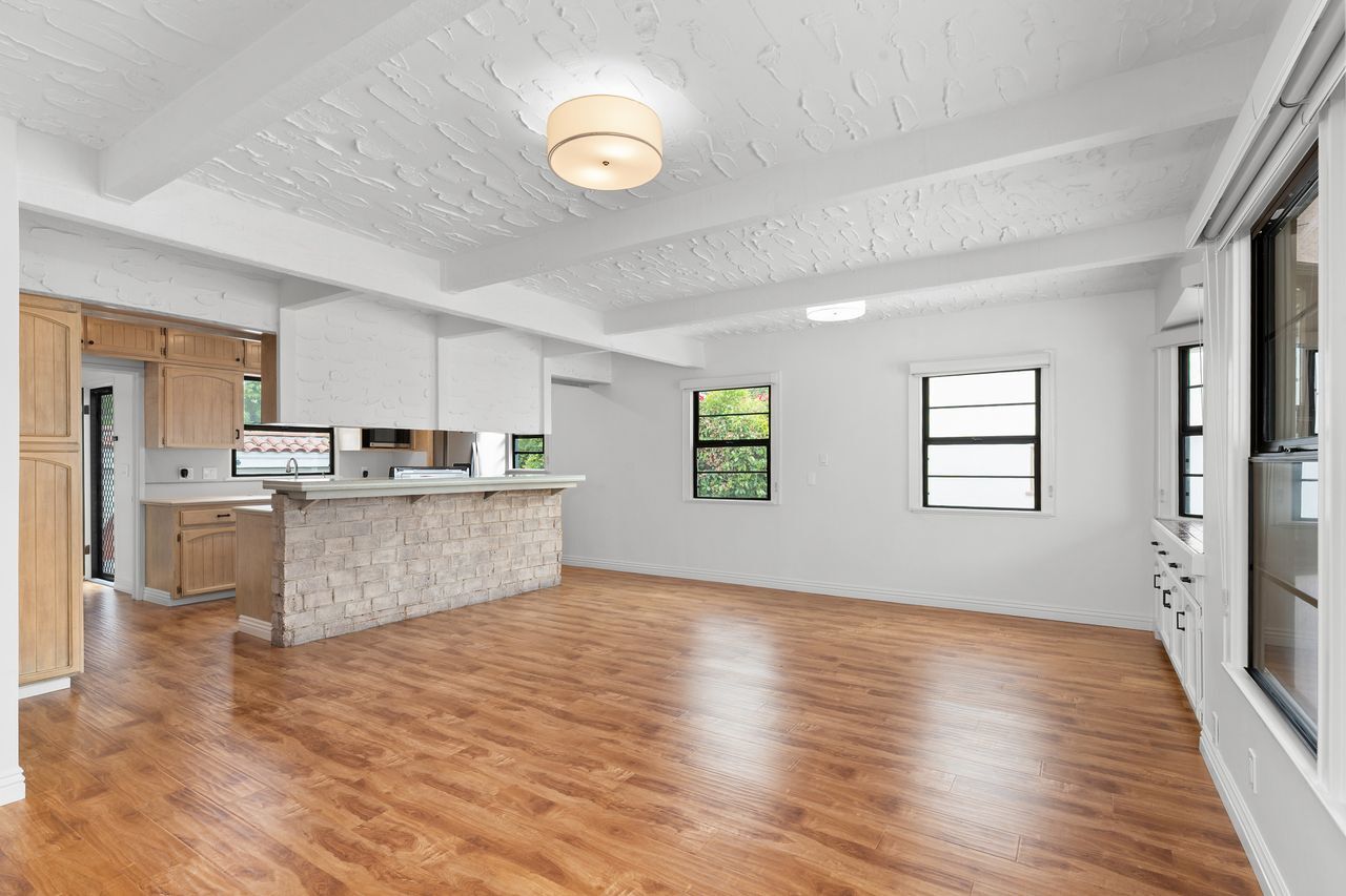 Building Photo - 6111 W 75th St