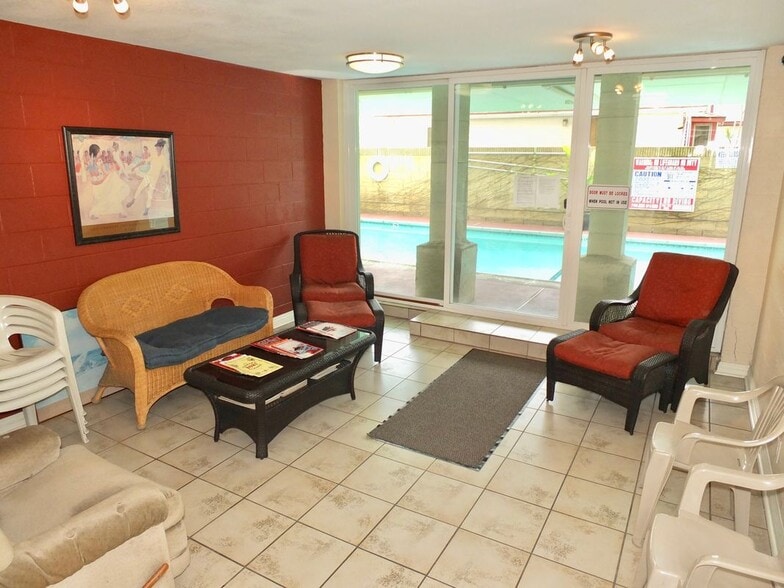 Building Photo - 420 Redondo Ave