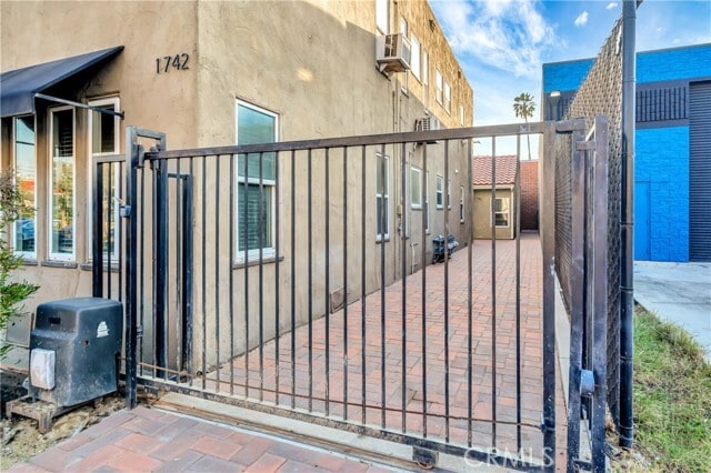 Building Photo - 1742 Flower St