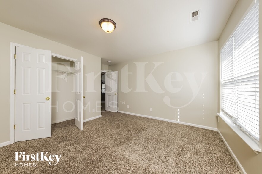 Building Photo - 828 Peachtree Meadows Cir