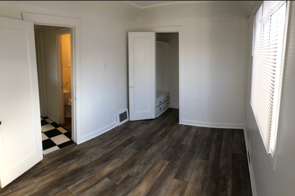 Building Photo - 1124 E Garfield Ave