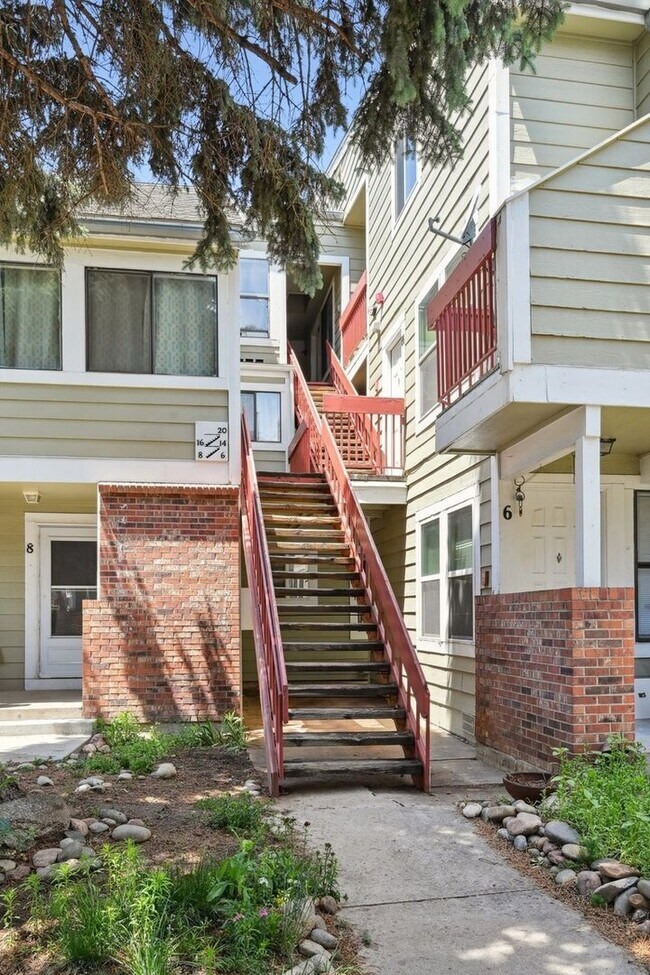 Building Photo - Charming 1BR Condo in Denver