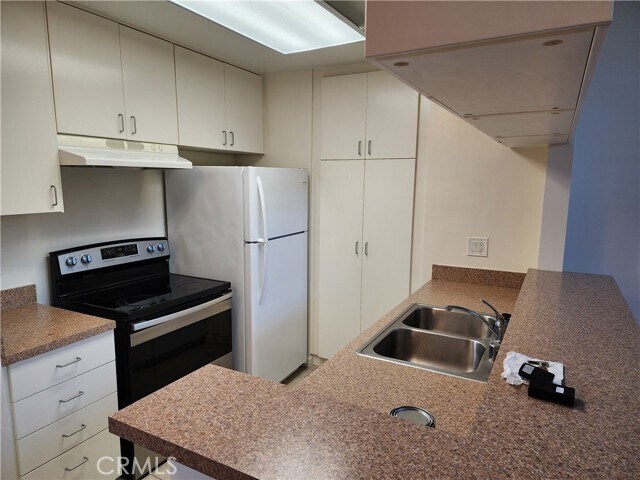 Building Photo - 23302 Sesame St