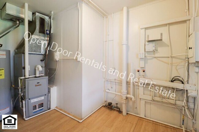 Building Photo - 706 Prospect Ave