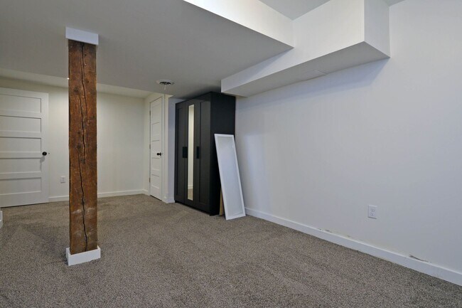Building Photo - Beautiful 4-Bedroom 2-Bathroom Home Available Now!