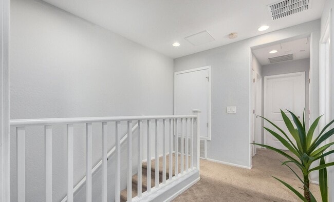 Building Photo - 1250 Abbey Ln