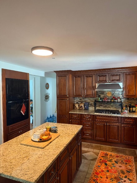 Building Photo - 58 Spooner Ave