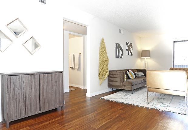 Building Photo - Riverside Villas