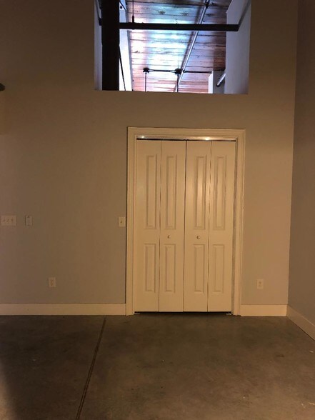 416 Bedroom - 1201 Front Ave