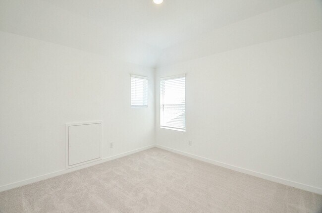 Building Photo - 2708 Pne Blf Dr