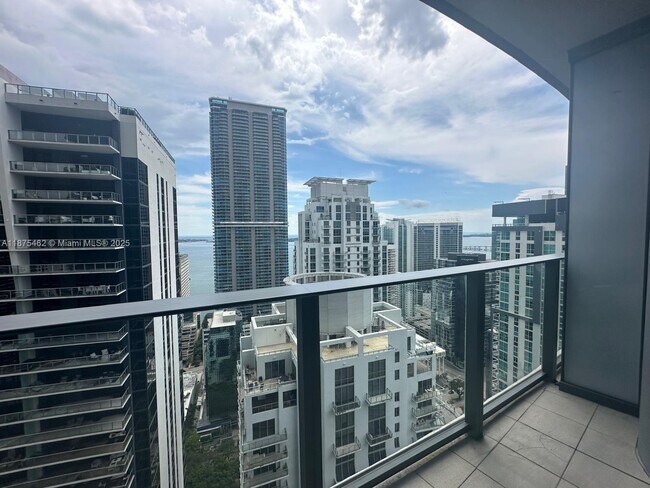 Building Photo - 1000 Brickell Plaza