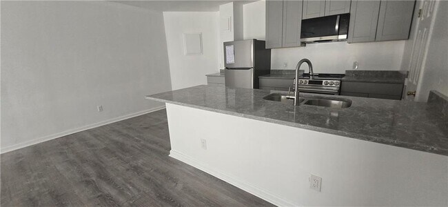 Building Photo - 4951 Larkspur Ln