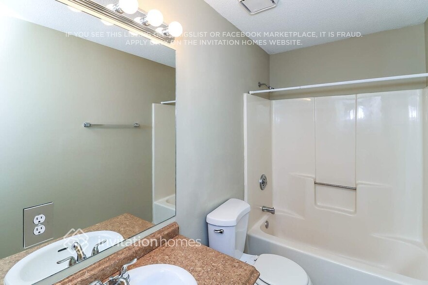 Building Photo - 1870 Chadwick Dr