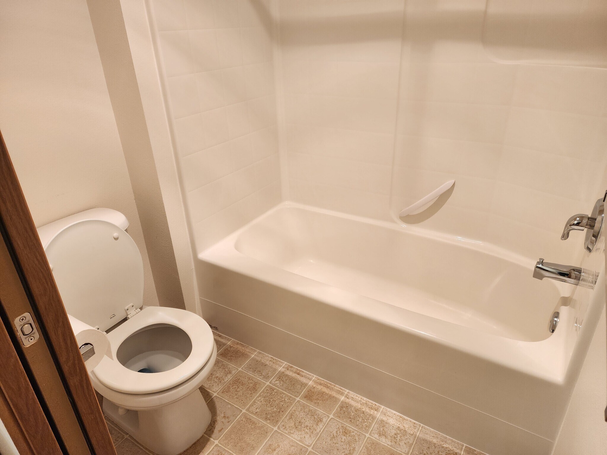 Building Photo - 2732 Hidden Springs Loop SE