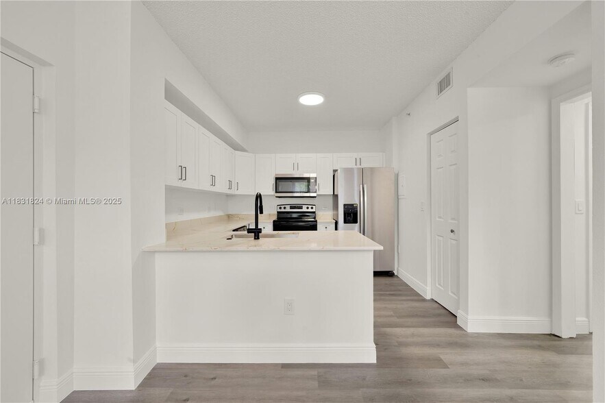 Primary Photo - 2080 W Preserve Way