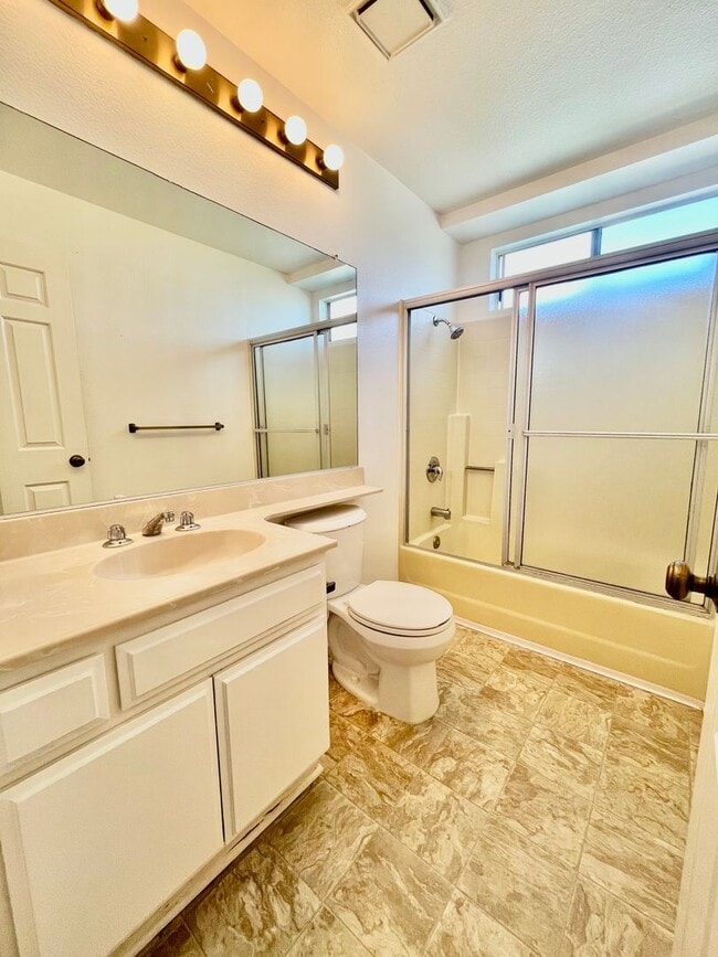 Building Photo - r287